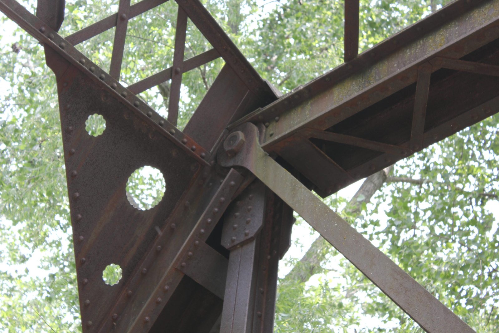 Upper angle connection